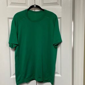 Men’s Lululemon athletic T-shirt size medium and dark green